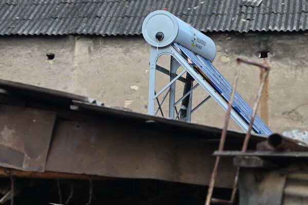 Վժժժ... տեսնես այս անգա՞մ ում տունը քանդվեց. կյանքը կրակոցների տակ ապրող Չինարիում Վժժժ... տեսնես այս անգա՞մ ում տունը քանդվեց. կյանքը կրակոցների տակ ապրող Չինարիում - Sputnik Արմենիա