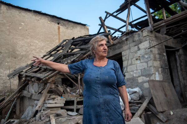 Վժժժ... տեսնես այս անգա՞մ ում տունը քանդվեց. կյանքը կրակոցների տակ ապրող Չինարիում Վժժժ... տեսնես այս անգա՞մ ում տունը քանդվեց. կյանքը կրակոցների տակ ապրող Չինարիում - Sputnik Արմենիա