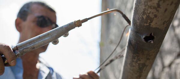 В пострадавших от артиллерийского обстрела населенных пунктах начались восстановительные работы В пострадавших от артиллерийского обстрела населенных пунктах начались восстановительные работы - Sputnik Армения