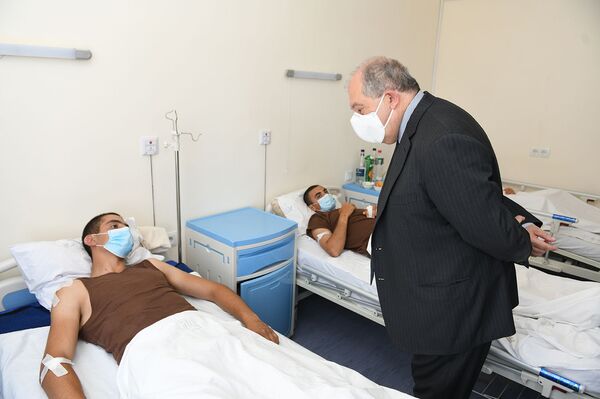 Այն, ինչ արել է թշնամին, գրված և չգրված կանոնների խախտում է. նախագահն այցելել է հոսպիտալ - Sputnik Արմենիա