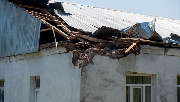 Разрушенная крыша детского сада после обстрела в селе Айгепар (18 июля 2020). Тавуш - Sputnik Արմենիա