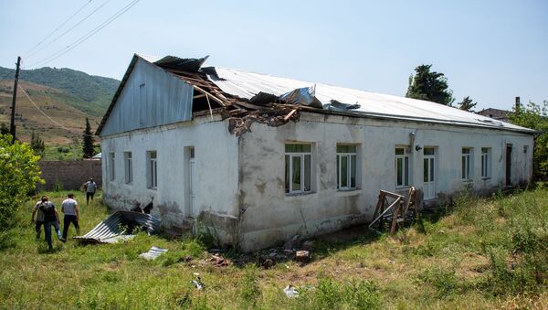 Здание детского сада с разрушенной крышей после обстрела в селе Айгепар (18 июля 2020). Тавуш - Sputnik Արմենիա