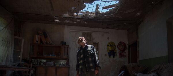 Житель села Айгепар Арам Вардазарян в своем разрушенном после обстрелов доме (18 июля 2020). Тавуш - Sputnik Արմենիա