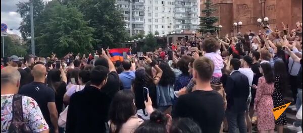 Армяне празднуют Вардавар на территории церковного комплекса ААЦ Армяне празднуют Вардавар на территории церковного комплекса ААЦ - Sputnik Արմենիա