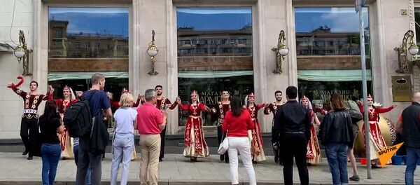 Флешмоб у магазина Армения в Москве Флешмоб у магазина Армения в Москве - Sputnik Արմենիա