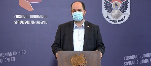 Министр образования, науки, культуры и спорта Араик Арутюнян во время брифинга по теме ситуации на армяно-азербайджанской границе (19 июля 2020). Иджеван - Sputnik Արմենիա