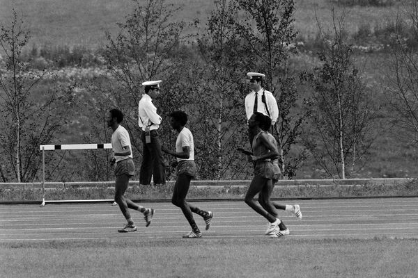 Как цыганские бароны и воры в законе помогли силовикам на Олимпиаде-80 Как цыганские бароны и воры в законе помогли силовикам на Олимпиаде-80 - Sputnik Армения