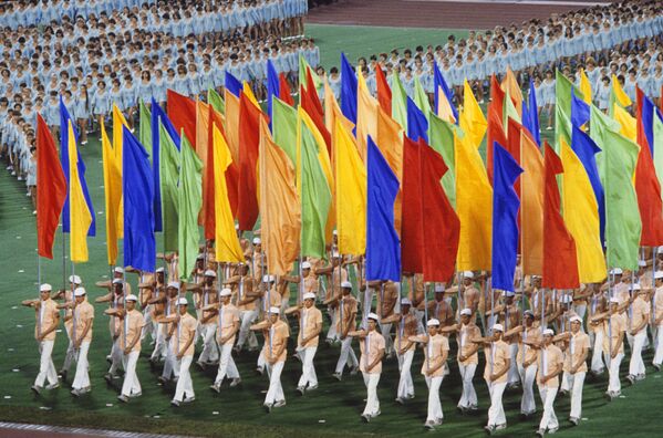Праздничное шествие спортсменов во время открытия XXII летних Олимпийских игр в Москве, 1980 год - Sputnik Армения