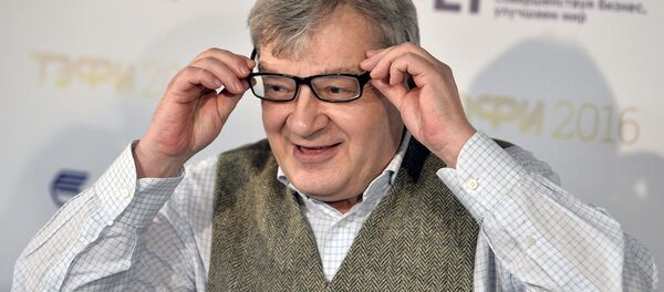 Телеведущий Александр Беляев после церемонии вручения премии ТЭФИ 2016 (28 июня 2016). Москвa Телеведущий Александр Беляев после церемонии вручения премии ТЭФИ 2016 (28 июня 2016). Москвa - Sputnik Армения