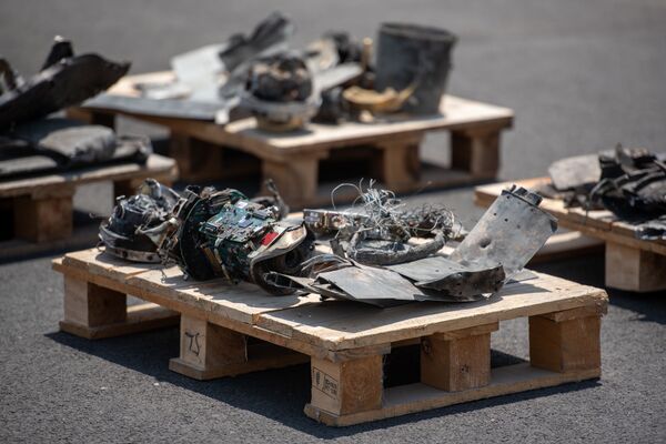 Երևանում ցուցադրում են Ադրբեջանի ԶՈՒ–ի խոցված և առգրավված անօդաչուները. լուսանկարներ - Sputnik Արմենիա