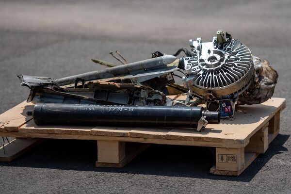 Երևանում ցուցադրում են Ադրբեջանի ԶՈՒ–ի խոցված և առգրավված անօդաչուները. լուսանկարներ - Sputnik Արմենիա