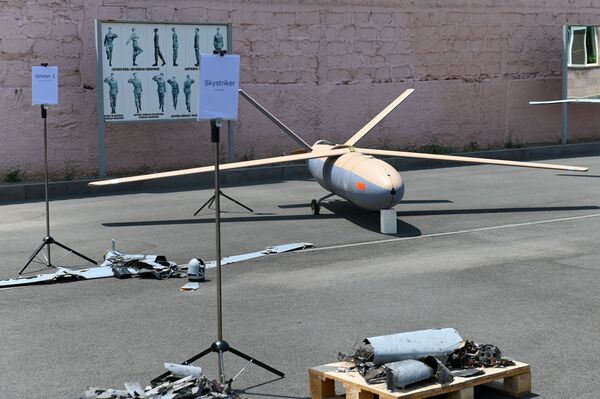 Երևանում ցուցադրում են Ադրբեջանի ԶՈՒ–ի խոցված և առգրավված անօդաչուները. լուսանկարներ - Sputnik Արմենիա