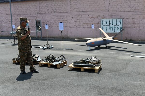 Երևանում ցուցադրում են Ադրբեջանի ԶՈՒ–ի խոցված և առգրավված անօդաչուները. լուսանկարներ - Sputnik Արմենիա