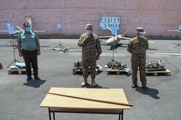 Երևանում ցուցադրում են Ադրբեջանի ԶՈՒ–ի խոցված և առգրավված անօդաչուները. լուսանկարներ - Sputnik Արմենիա