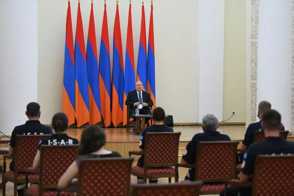 Приезжайте в Армению и после пандемии: президент Армении поблагодарил немецких врачей Приезжайте в Армению и после пандемии: президент Армении поблагодарил немецких врачей - Sputnik Армения