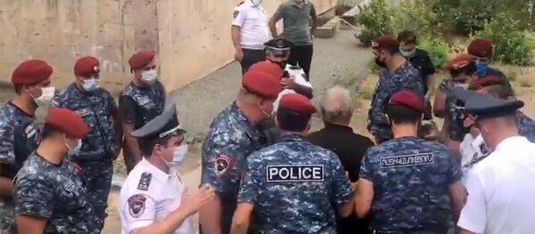 Полиция подвергла приводу Ашота Блеяна (21 июля 2020). Еревaн - Sputnik Армения