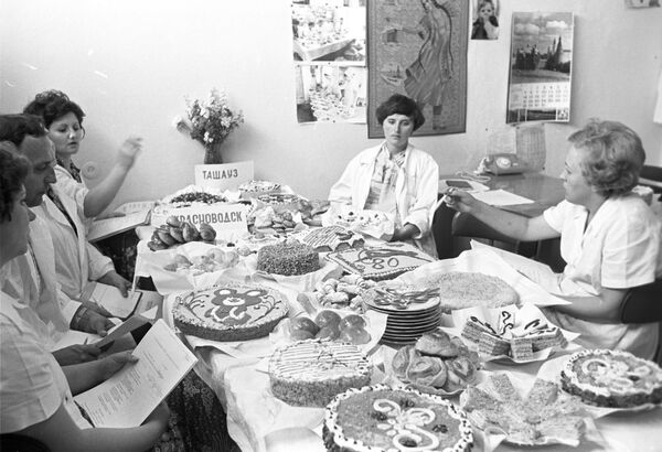 Вкусовые потрясения: какие продукты появились в СССР в период Игр - Sputnik Армения