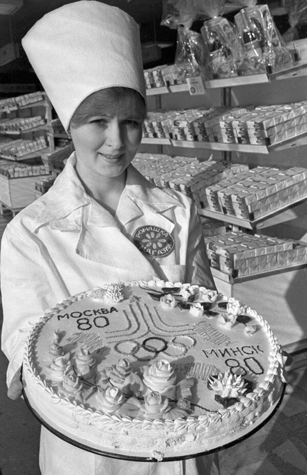 Вкусовые потрясения: какие продукты появились в СССР в период Игр - Sputnik Армения