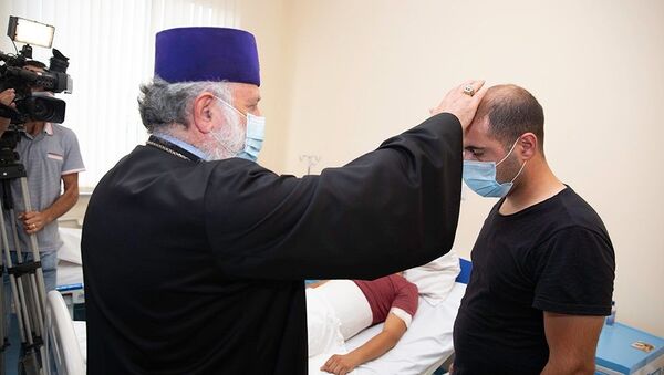 Католикос Всех Армян посетил Центральный военный госпиталь МО РА (22 июля 2020). Ереван - Sputnik Արմենիա
