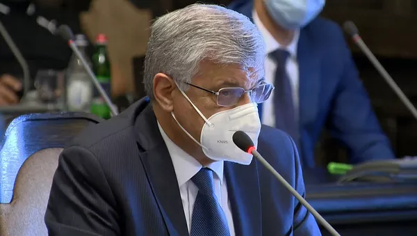 И.о. председателя комитета по градостроительству Армении Армен Гуларян на заседании правительства Армении (23 июля 2020). Еревaн - Sputnik Армения
