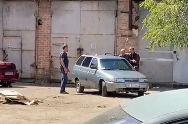 В украинской Полтаве мужчина захватил в заложники начальника угрозыска - Sputnik Армения