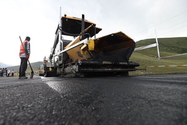 Впервые за полвека ремонтируется дорога Цовагюх-Шоржа: известно, когда закончатся работы - Sputnik Армения