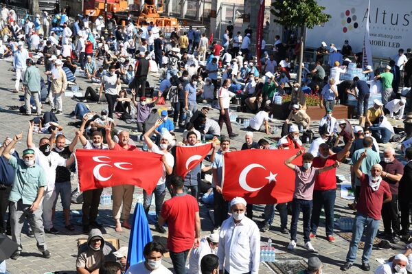 Էրդողանը մասնակցել է Սուրբ Սոֆիայի մոտ անցկացվող նամազին. տեսանյութ Էրդողանը մասնակցել է Սուրբ Սոֆիայի մոտ անցկացվող նամազին. տեսանյութ - Sputnik Արմենիա