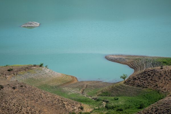 Մաղում ջուր պահելն անհնար է. կբավարարի՞ Ազատի ջրամբարում եղածը ոռոգման ողջ սեզոնի համար - Sputnik Արմենիա