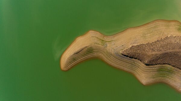 Մաղում ջուր պահելն անհնար է. կբավարարի՞ Ազատի ջրամբարում եղածը ոռոգման ողջ սեզոնի համար - Sputnik Արմենիա