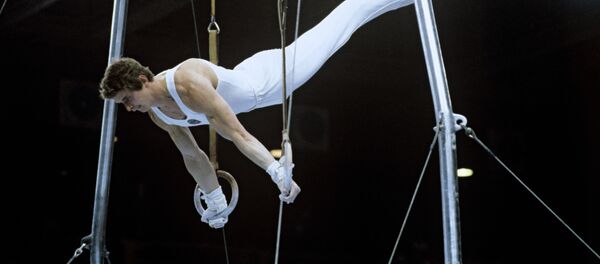 Александр Дитятин, абсолютный Олимпийский чемпион 1980 года по спортивной гимнастике, выполняет упражнение на кольцах. XXII летние Олимпийские игры. - Sputnik Армения
