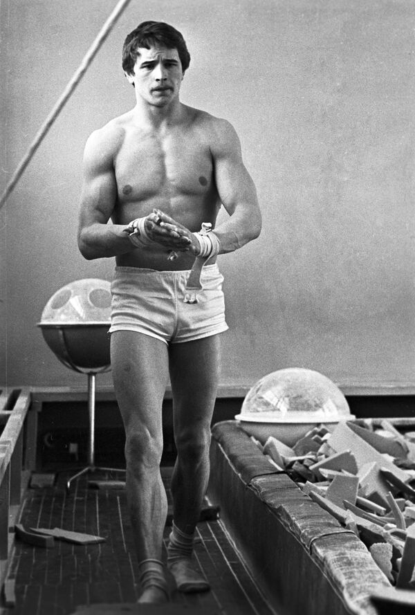 Обещанные гонорары ушли на мебель и машину: гимнаст Дитятин о курьезах Олимпиады-80  - Sputnik Армения