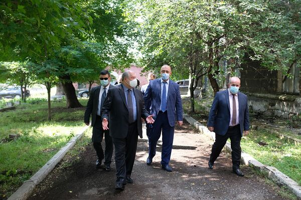 Հարվածը եղել է կրկին ցավոտ տեղին. նախագահը կօգնի Գյումրիում անձրևից տուժած ընտանիքներին Հարվածը եղել է կրկին ցավոտ տեղին. նախագահը կօգնի Գյումրիում անձրևից տուժած ընտանիքներին - Sputnik Արմենիա