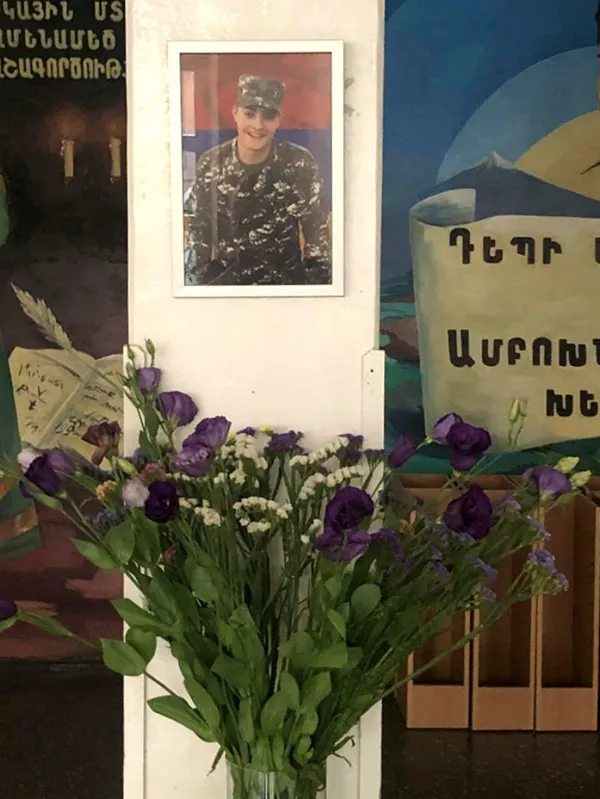 Никогда не забуду его слова: воспоминания классрука погибшего в боях Артура Мурадяна Никогда не забуду его слова: воспоминания классрука погибшего в боях Артура Мурадяна - Sputnik Армения