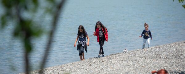 Отдыхающие на озере Севан - Sputnik Արմենիա