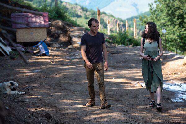 Американец купил дом в армянской глубинке и живет в нем с дюжиной кошек Американец купил дом в армянской глубинке и живет в нем с дюжиной кошек - Sputnik Армения