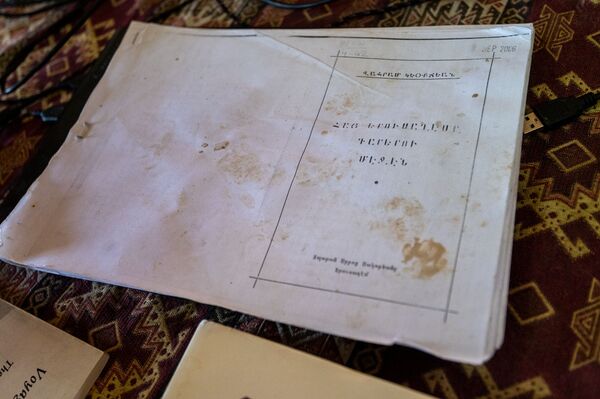 Американец купил дом в армянской глубинке и живет в нем с дюжиной кошек Американец купил дом в армянской глубинке и живет в нем с дюжиной кошек - Sputnik Армения