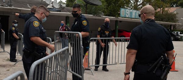 Полиция возле посольства в Хьюстоне - Sputnik Армения