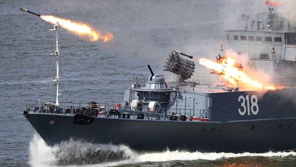 Малый противолодочный корабль «Алексин» во время празднования Дня Военно-морского флота в Балтийске  - Sputnik Армения