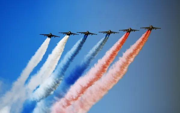 Штурмовики Су-25 на Главном военно-морском параде России в Санкт-Петербурге Штурмовики Су-25 на Главном военно-морском параде России в Санкт-Петербурге - Sputnik Армения