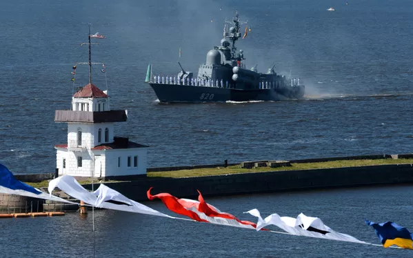 Ракетный катер Чувашия проекта 1241 во время Главного военно-морского парада по случаю Дня Военно-морского флота РФ на Кронштадтском рейде в Финском заливе Ракетный катер Чувашия проекта 1241 во время Главного военно-морского парада по случаю Дня Военно-морского флота РФ на Кронштадтском рейде в Финском заливе - Sputnik Армения