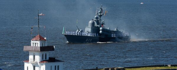 Ракетный катер Чувашия проекта 1241 во время Главного военно-морского парада по случаю Дня Военно-морского флота РФ на Кронштадтском рейде в Финском заливе - Sputnik Армения