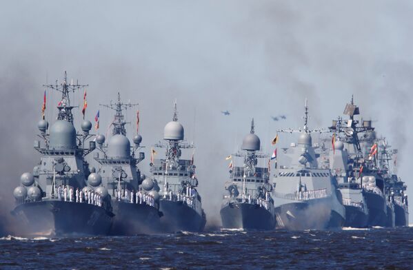 Военные корабли ВМФ России во время Главного военно-морского парада по случаю Дня Военно-морского флота РФ в Кронштадте - Sputnik Армения