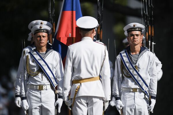 Военнослужащие Черноморского флота ВМФ России во время празднования Дня Военно-морского флота в Севастополе - Sputnik Армения