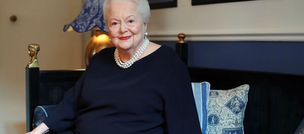 Американская актриса Оливия де Хэвилленд во время интервью для Associated Press (18 июня 2016). Париж - Sputnik Արմենիա