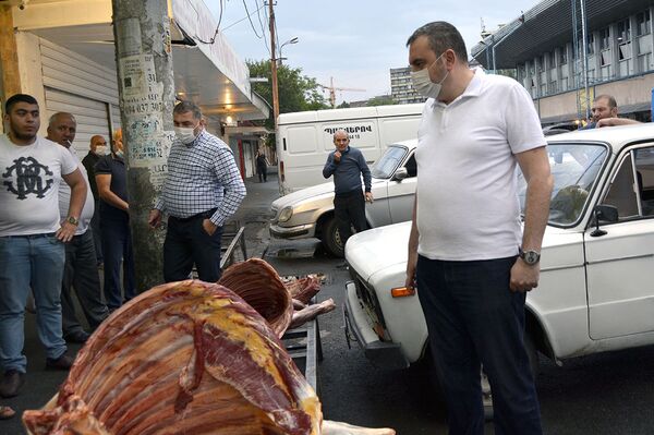 Կոնկրետ հետևանքներ կլինեն. ստուգվել են ԳՈՒՄ-ի շուկայի մսի տաղավարները. լուսանկարներ - Sputnik Արմենիա