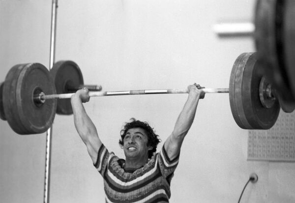 Держал штангу, как тростинку: как большая политика изменила судьбу Юрия Варданяна - Sputnik Армения