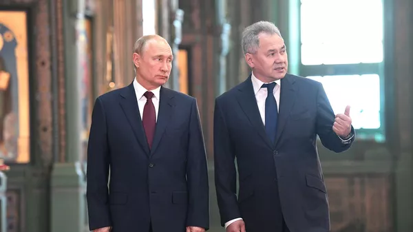 Президент России Владимир Путин и министр обороны Сергей Шойгу в главном храме Вооружённых Сил (22 июня 2020). Парк Патриот - Sputnik Армения