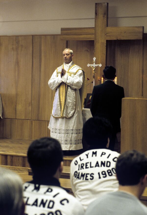 С Божьей помощью, или Как священнослужители работали на Олимпиаде-80 в Москве - Sputnik Армения