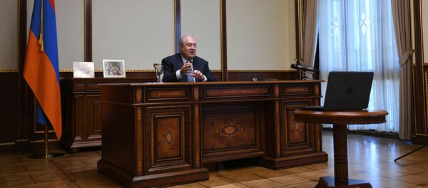 Президент Армен Саркисян пообщался с участниками летней школы Армения и мир: воздвигая стабильное будущее (28 июля 2020). Еревaн Президент Армен Саркисян пообщался с участниками летней школы Армения и мир: воздвигая стабильное будущее (28 июля 2020). Еревaн - Sputnik Արմենիա