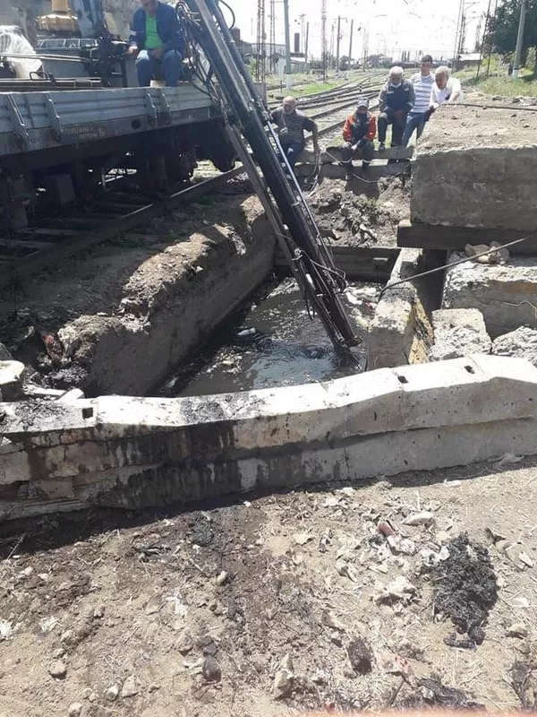 ЮКЖД очистила реку Горгоба от мусора: привокзальную площадь в Гюмри больше не затопит ЮКЖД очистила реку Горгоба от мусора: привокзальную площадь в Гюмри больше не затопит - Sputnik Армения